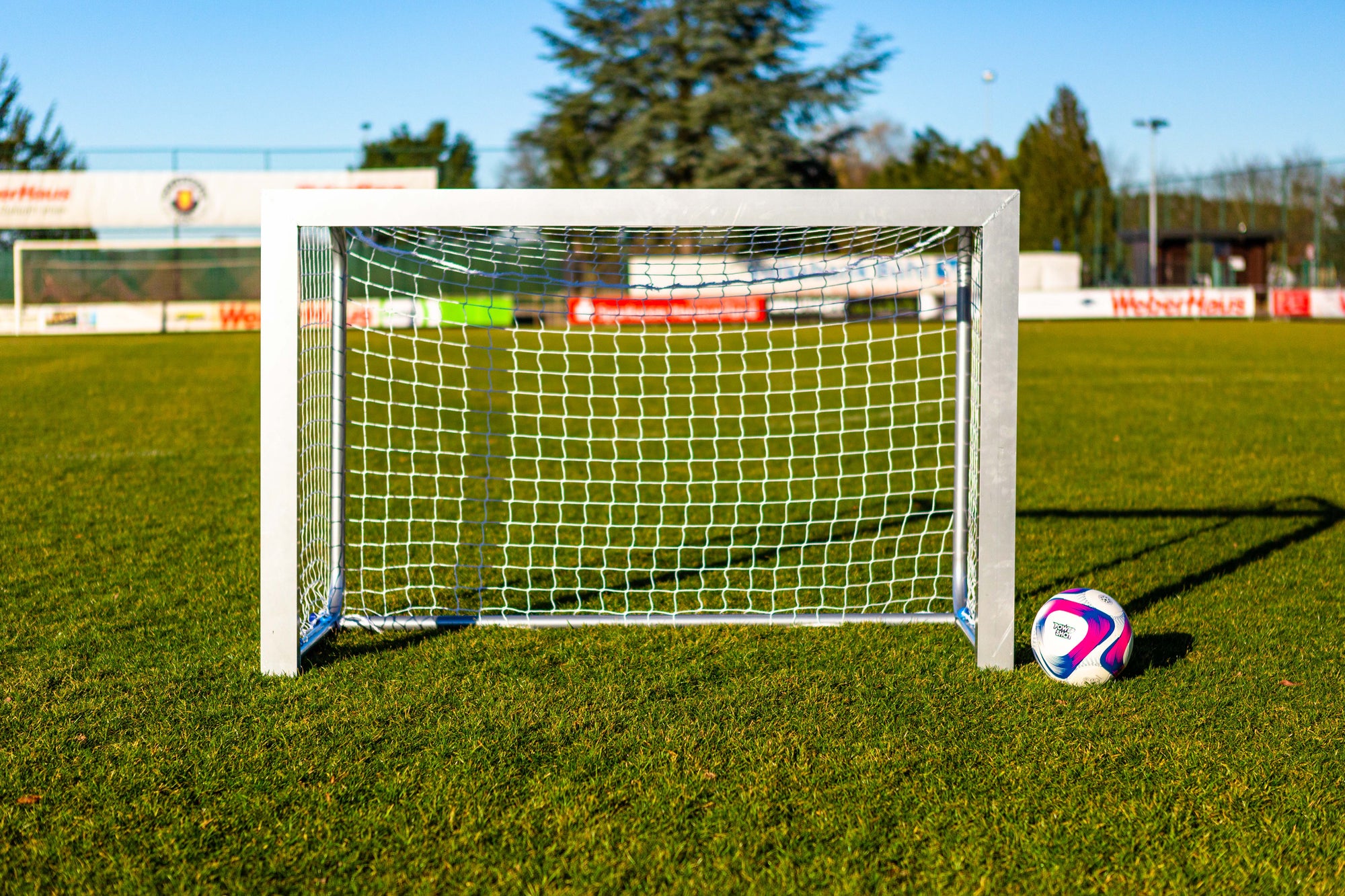 How to choose a football goal