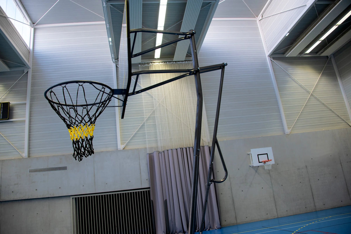 Verplaatsbare basketbalring, in hoogte verstelbaar van 2.43m tot 3.05m
