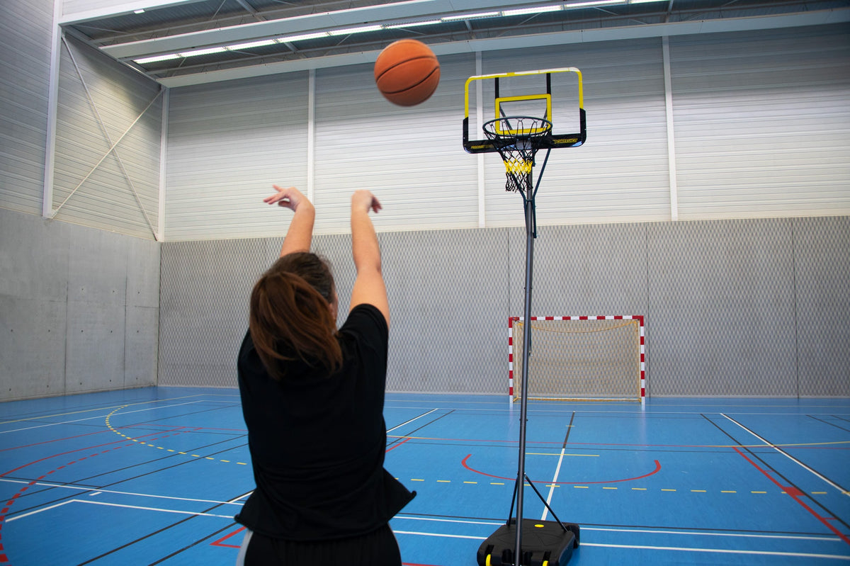 Verplaatsbare basketbalring, in hoogte verstelbaar van 2.43m tot 3.05m