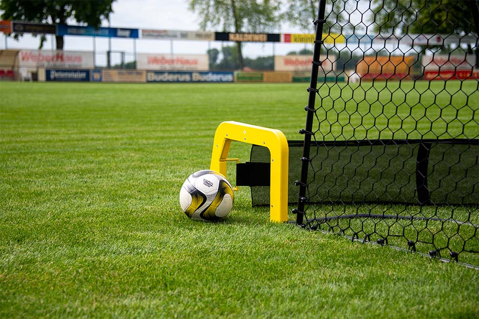 Footballmaster with bounce net - Junior - 80cm x 80cm