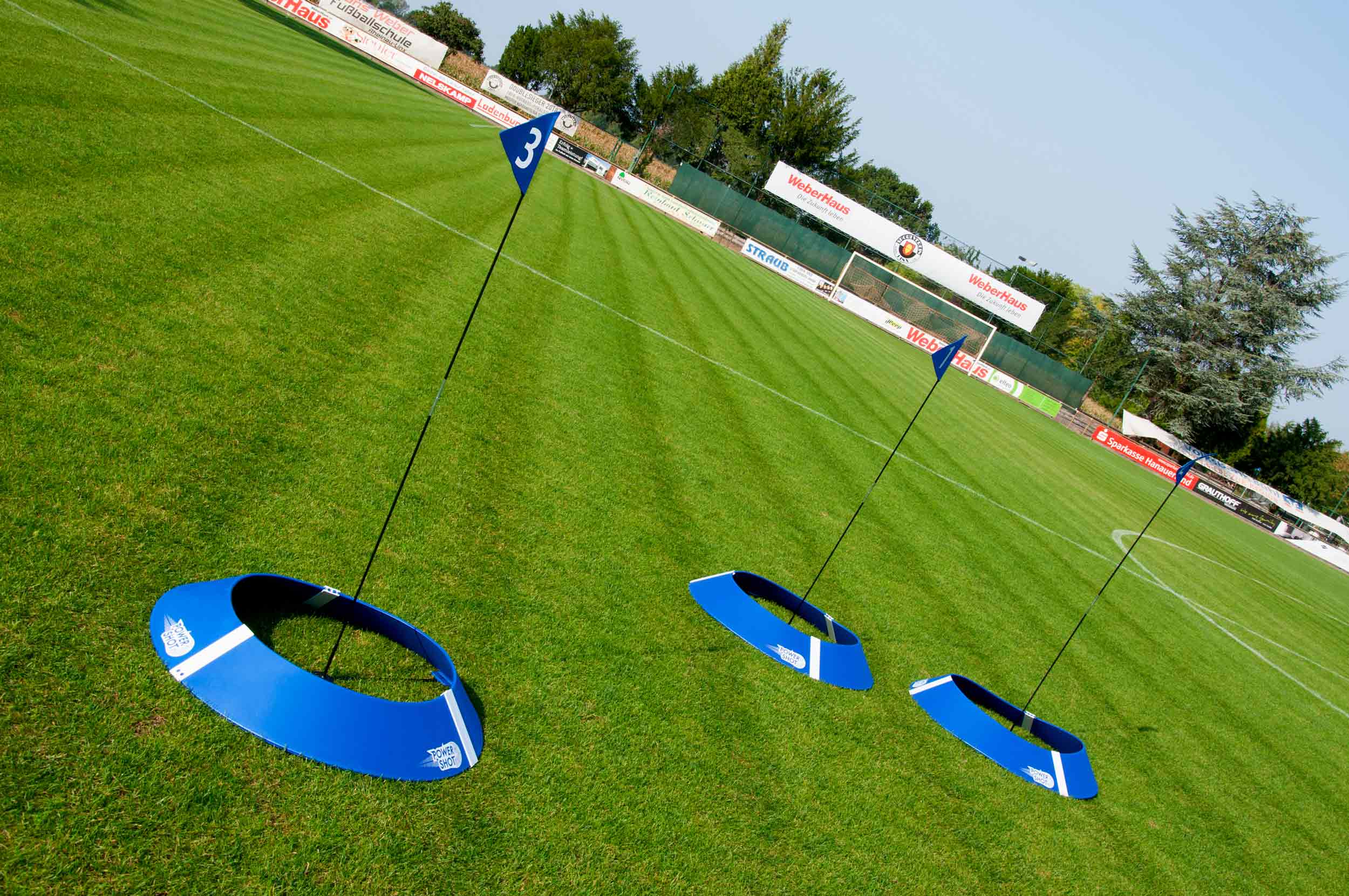 Football golf kit of 6 holes with flags and bag