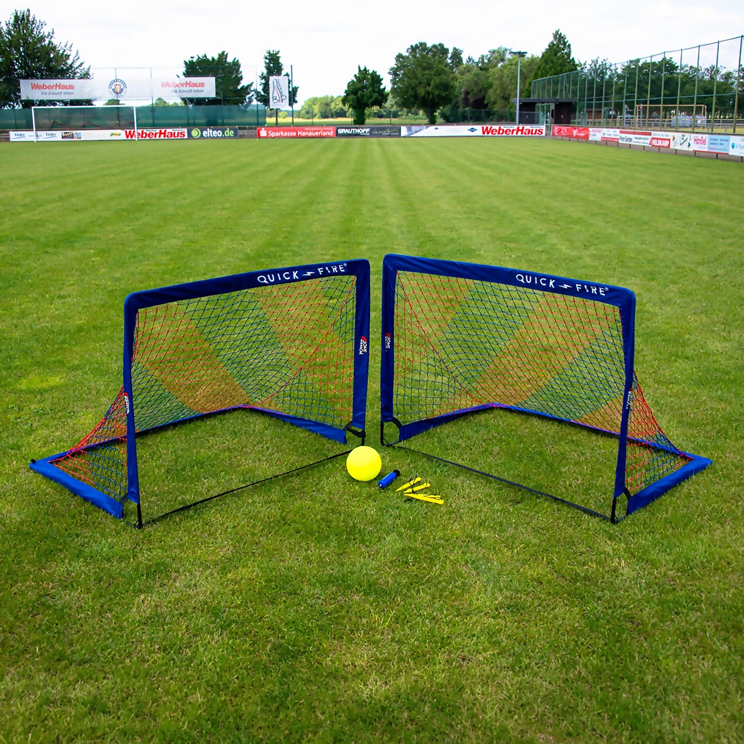 Pair of pop up goals - 1,2m x 0,9m (4' x 3')