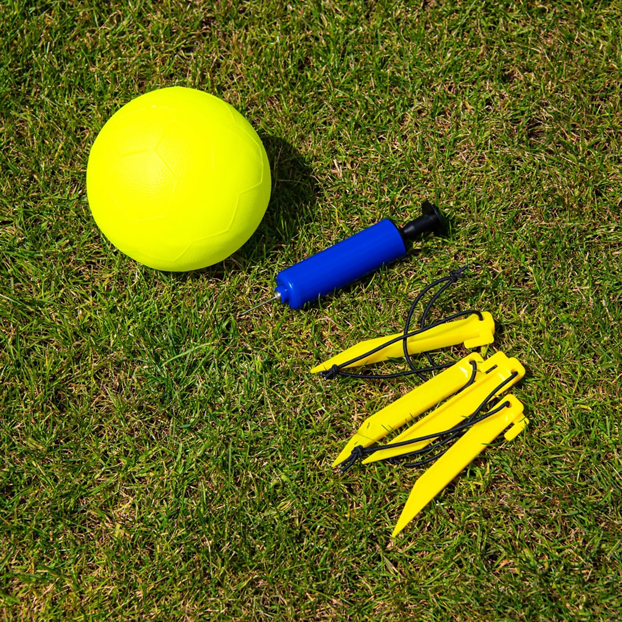 Pair of pop up goals - 1,2m x 0,9m (4' x 3')