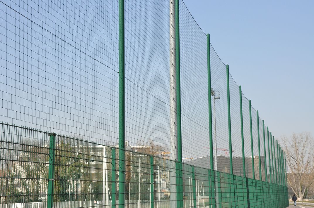 Posts and protective netting - 30m - Height: 4m