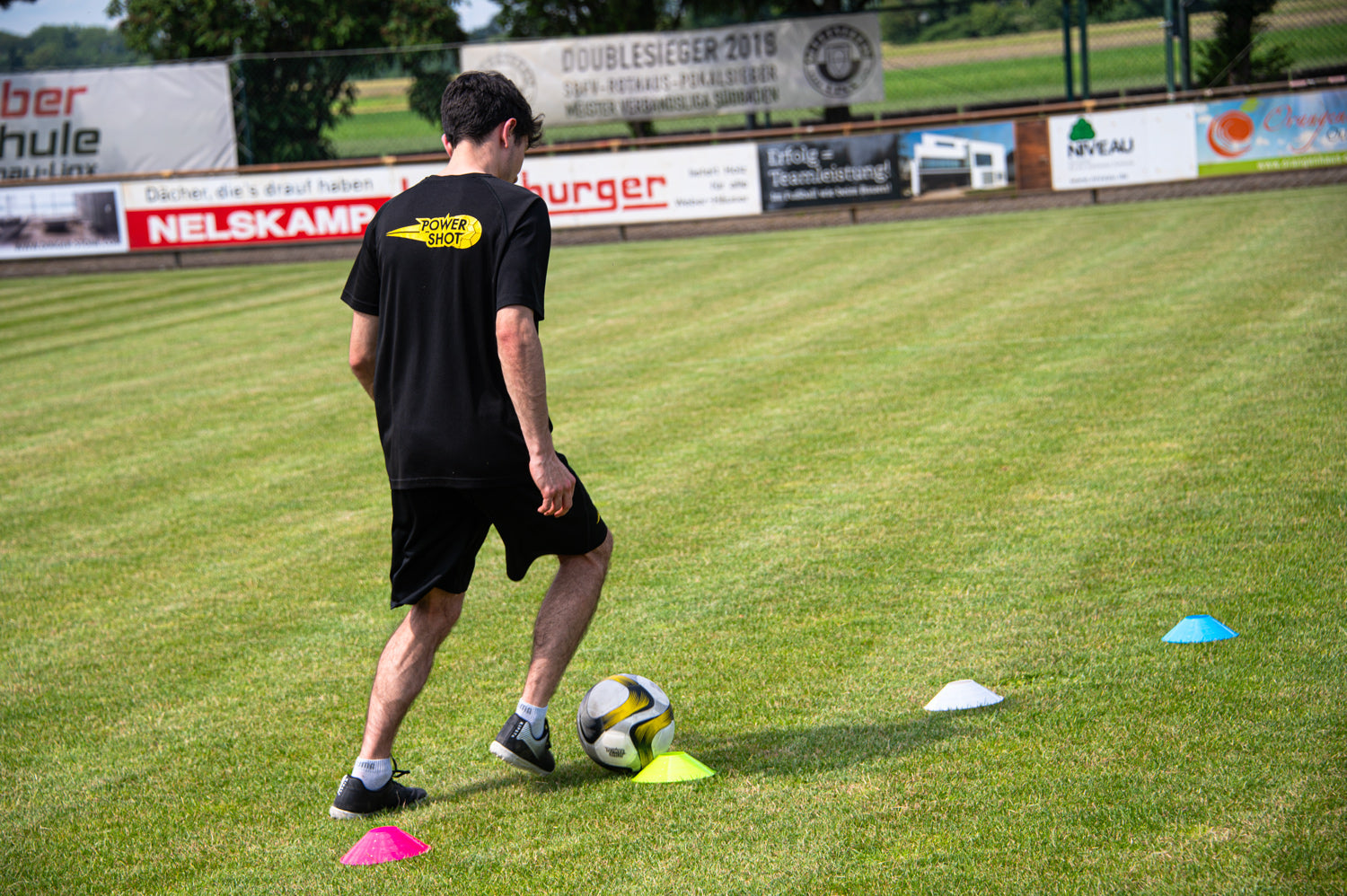 Set of 24 boundary cones - 6cm x 20cm with carrying stand