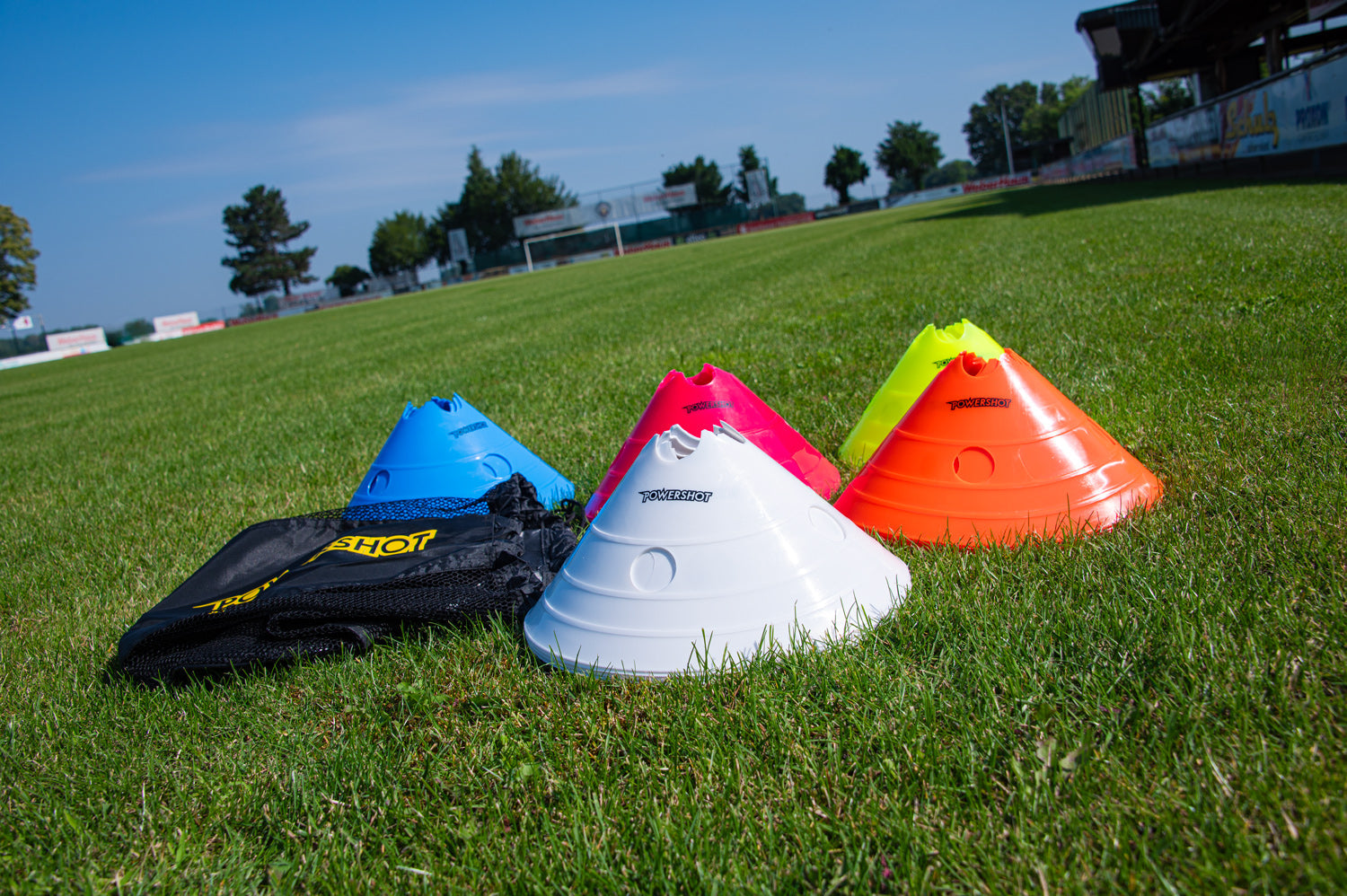 Set of 20 giant boundary cones - 16cm x 30cm with bag