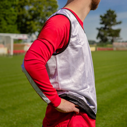 Reversible training bib