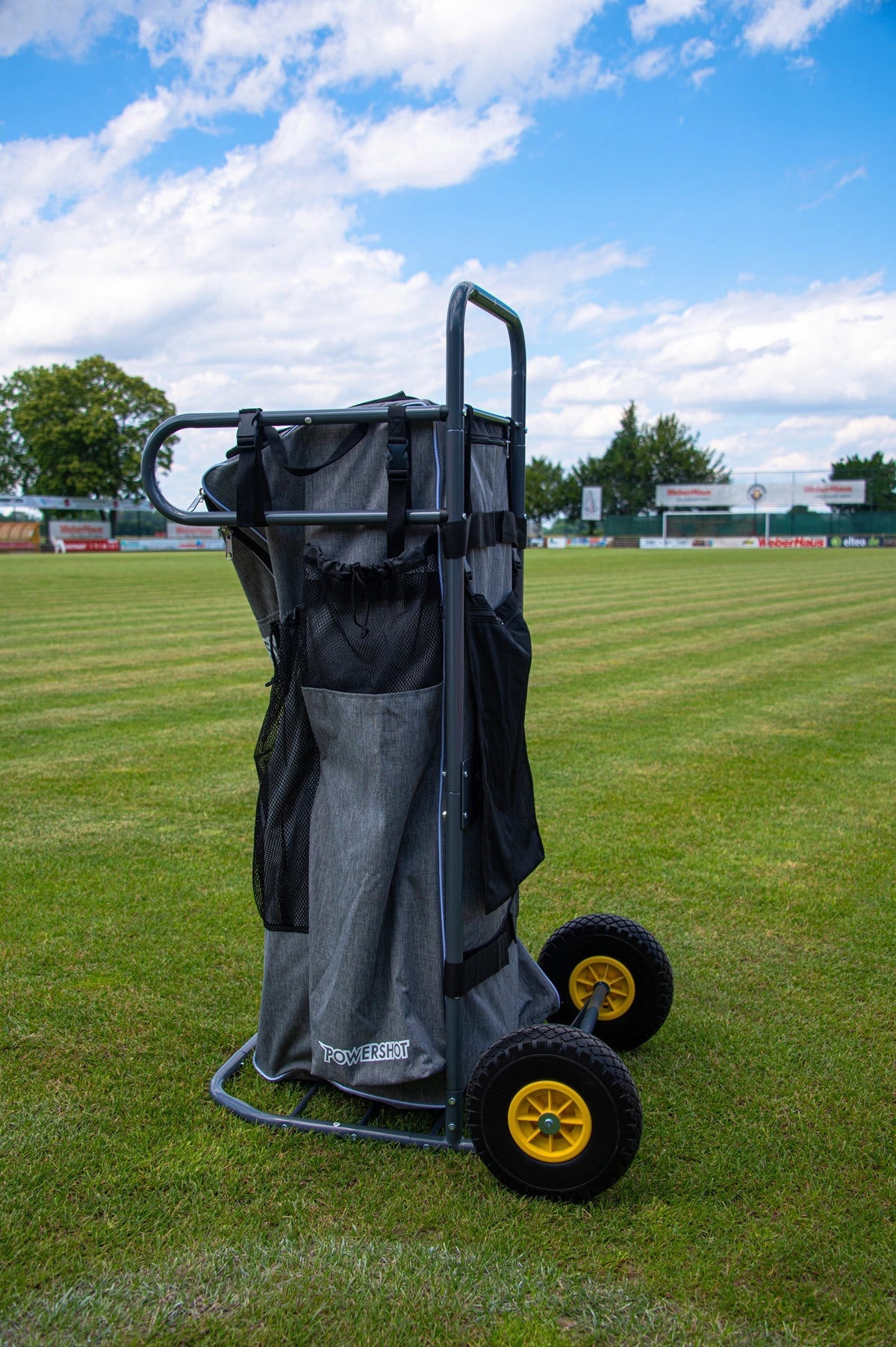 Robust transport cart for balls and training equipment
