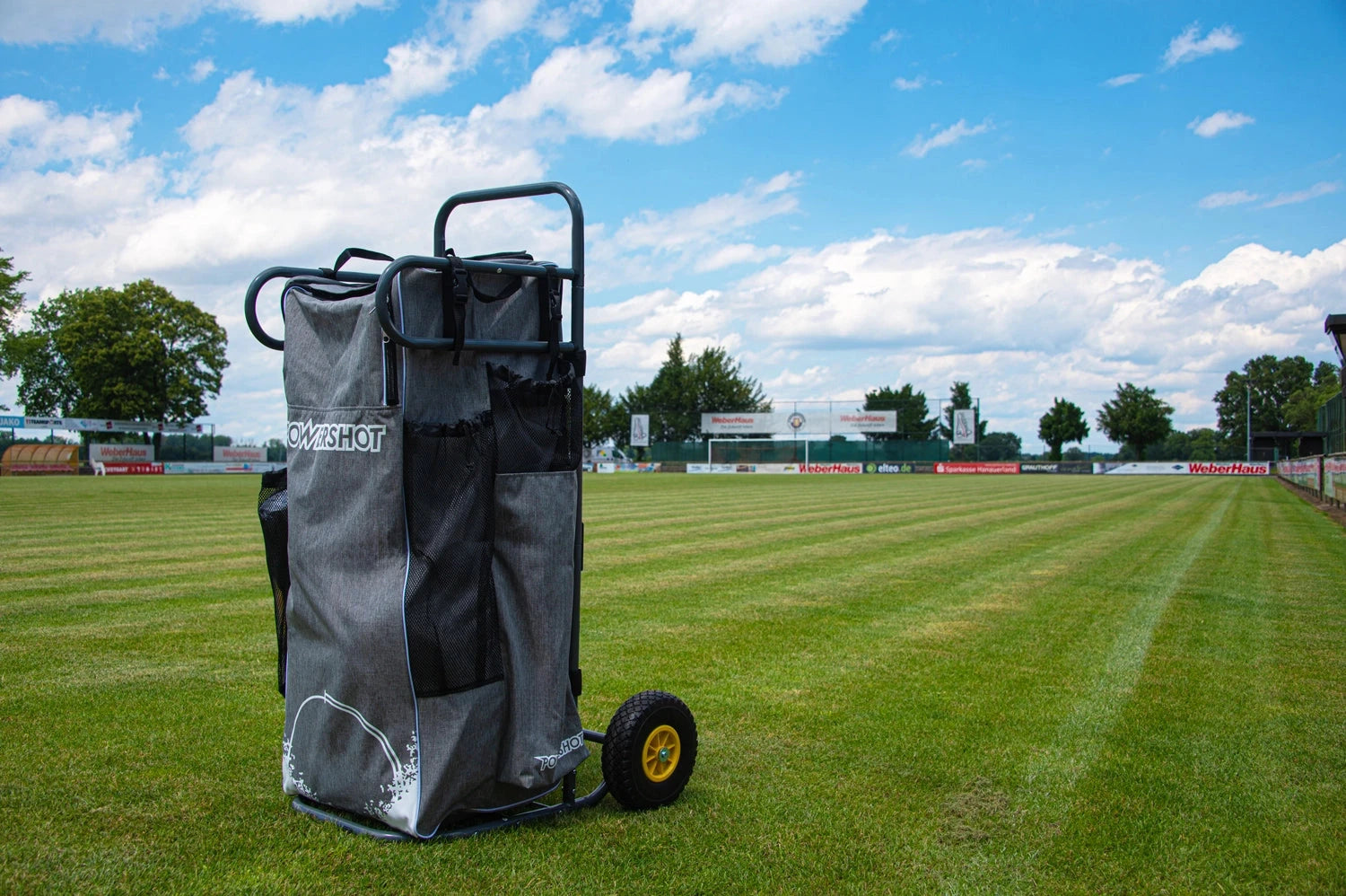 Robust transport cart for balls and training equipment