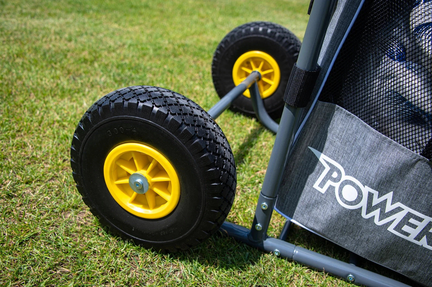Robust transport cart for balls and training equipment