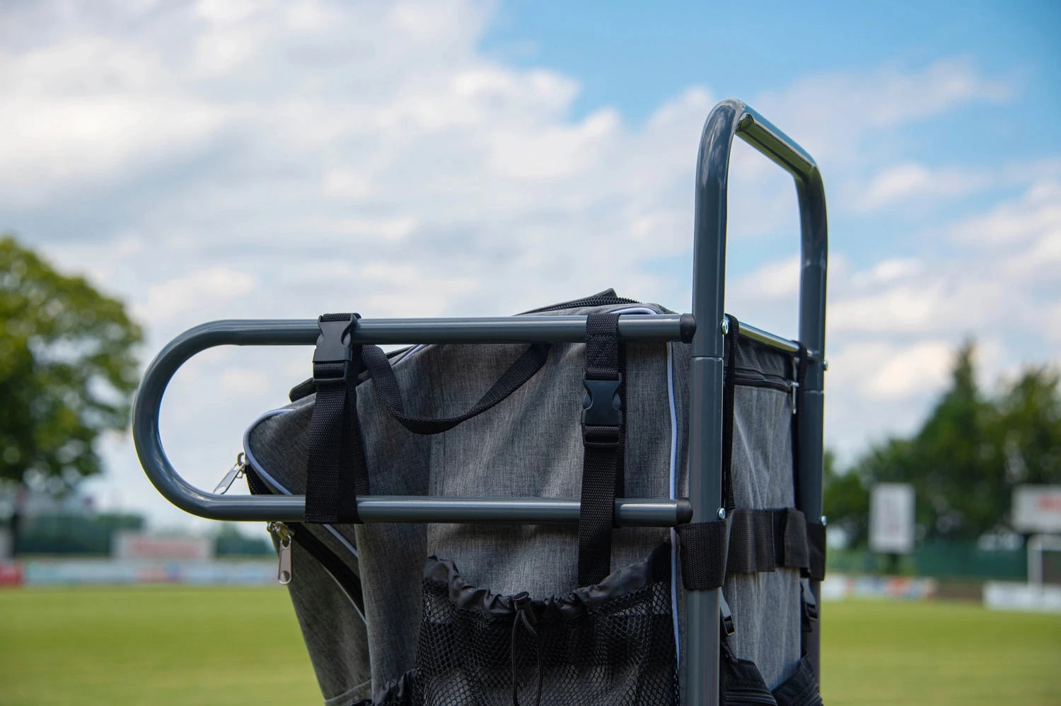 Robust transport cart for balls and training equipment