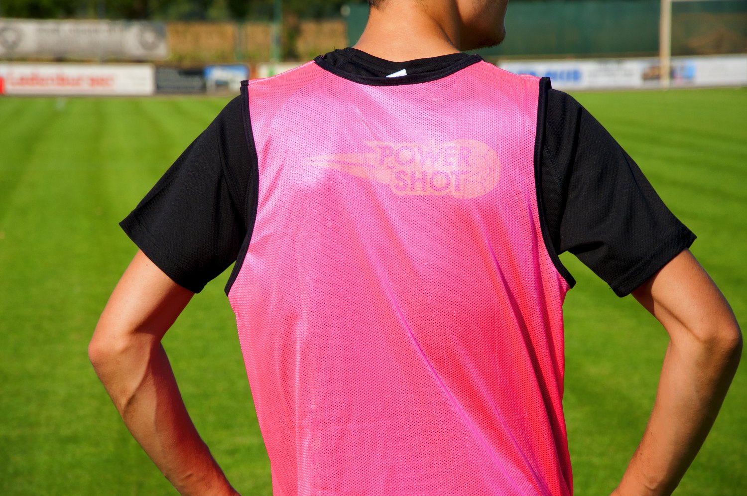 Coloured training bib pink - adult