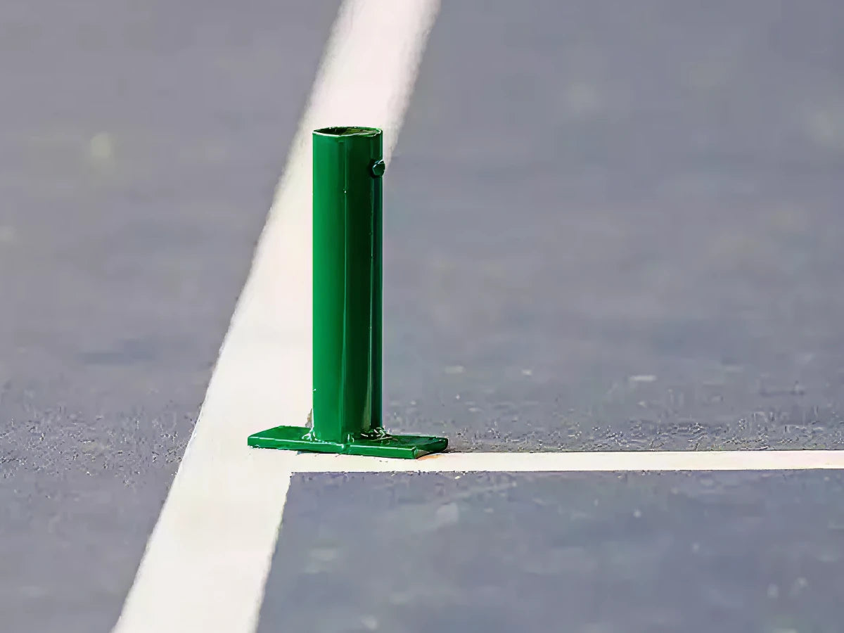 Sealing bracket for tennis net regulator