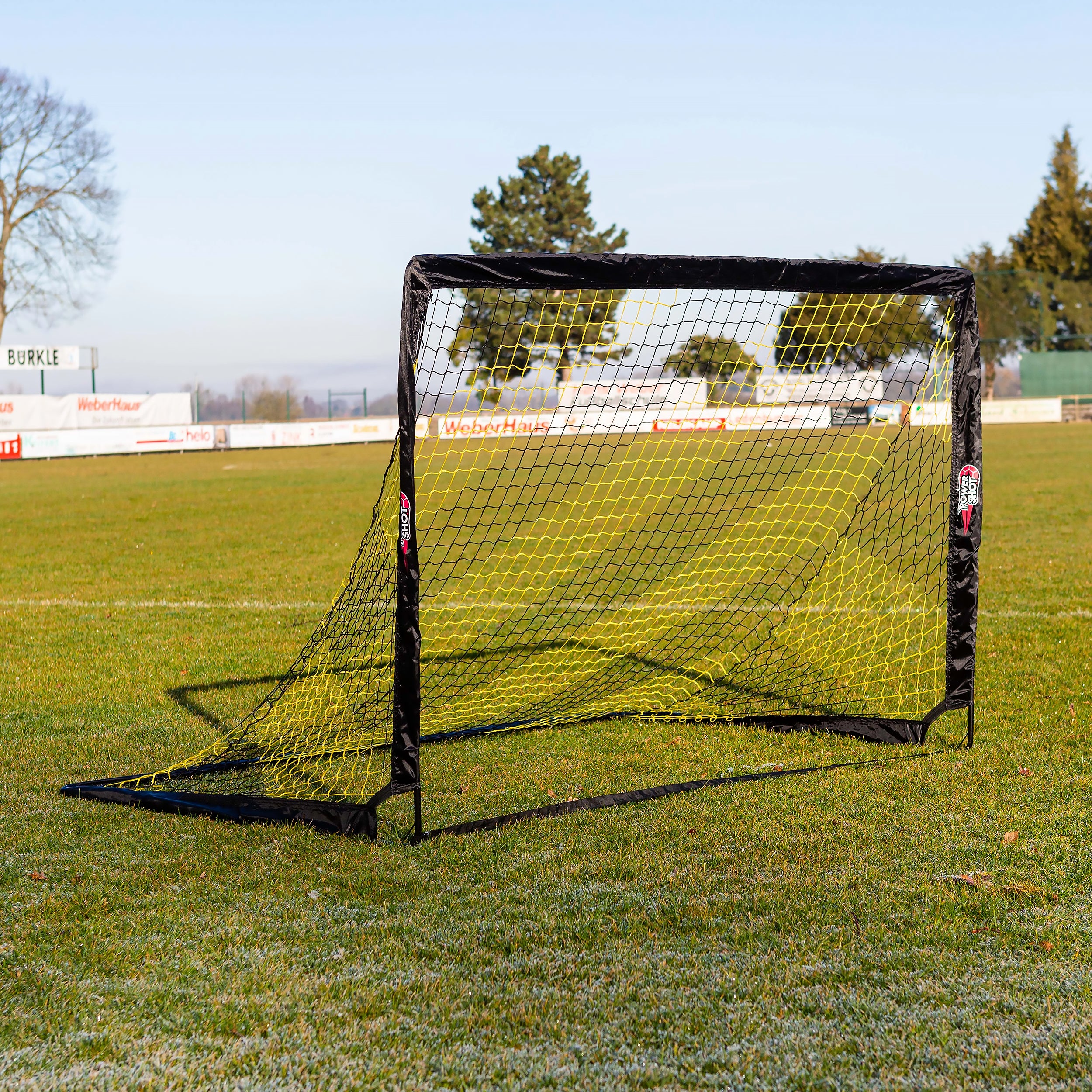 Pair of pop up goals - 1,2m x 0,9m (4' x 3')