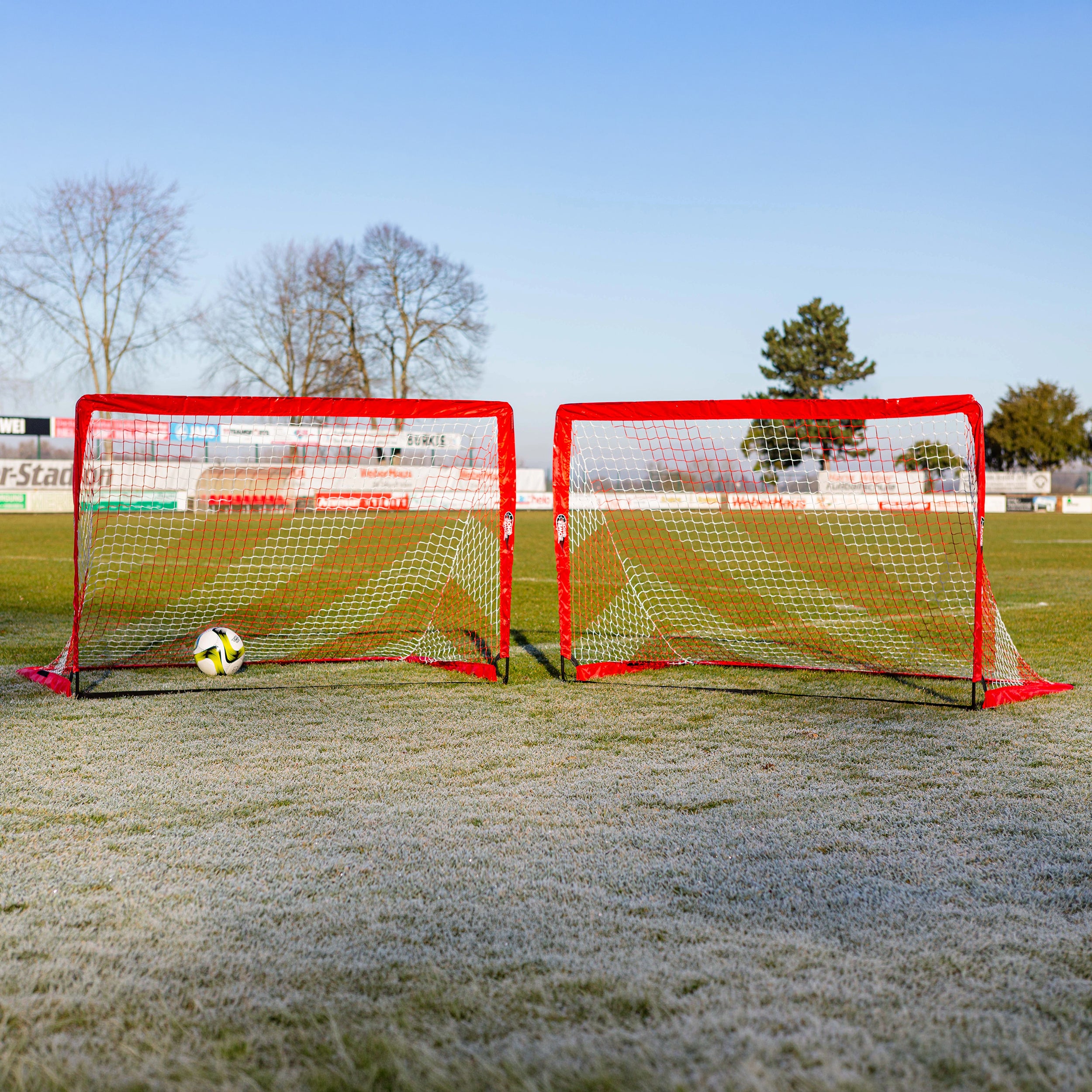 Pair of pop up goals - 1,2m x 0,9m (4' x 3')