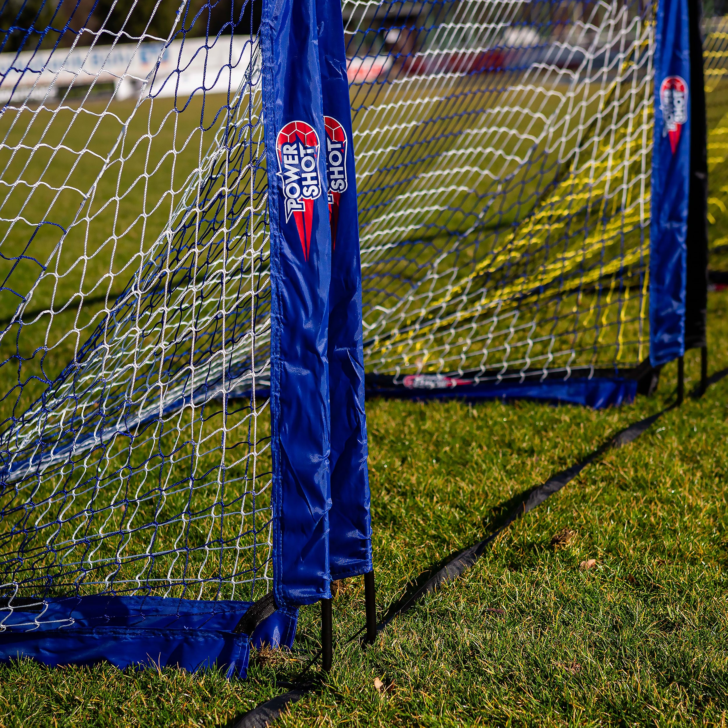 Pair of pop up goals - 1,2m x 0,9m (4' x 3')