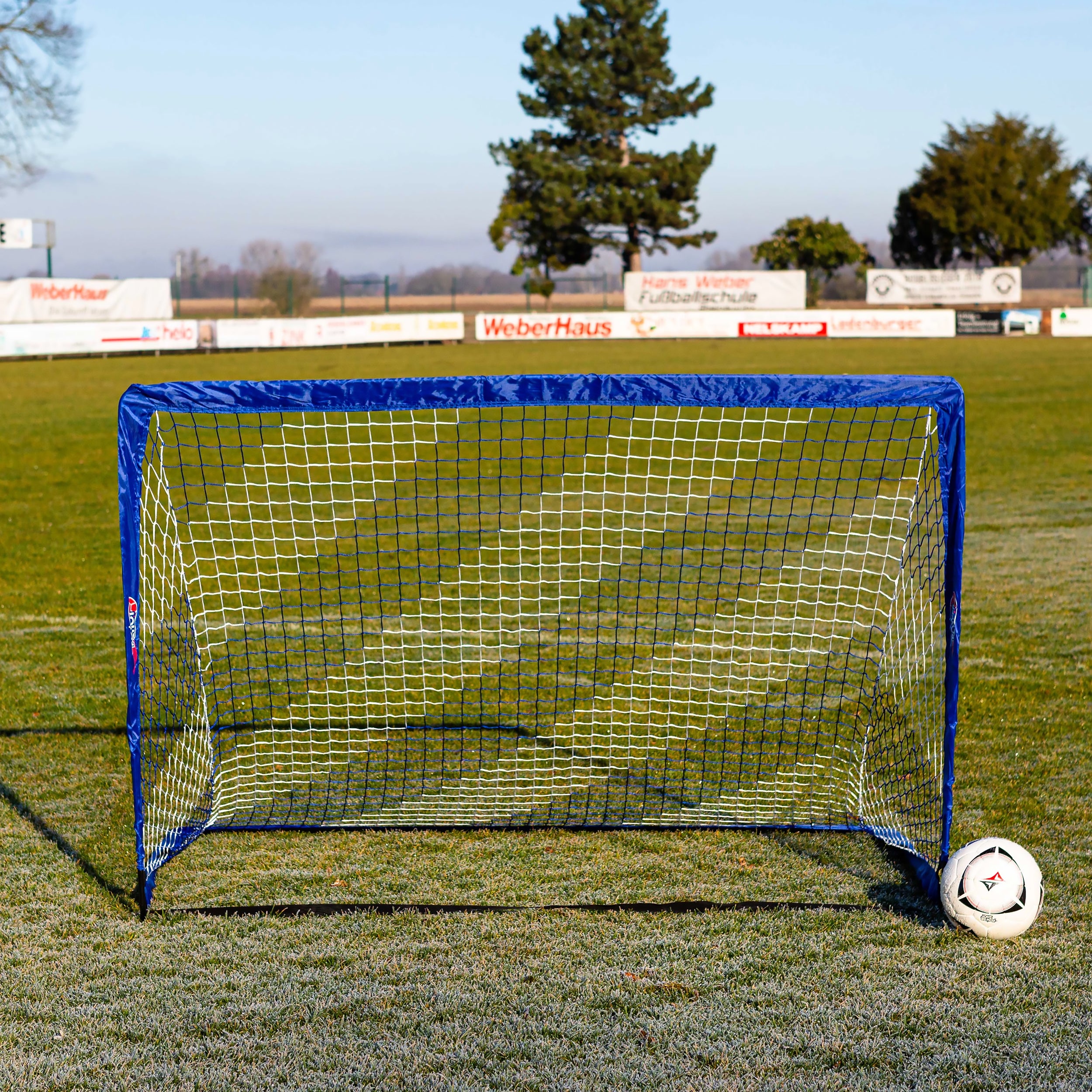 Pair of pop up goals - 1,2m x 0,9m (4' x 3')
