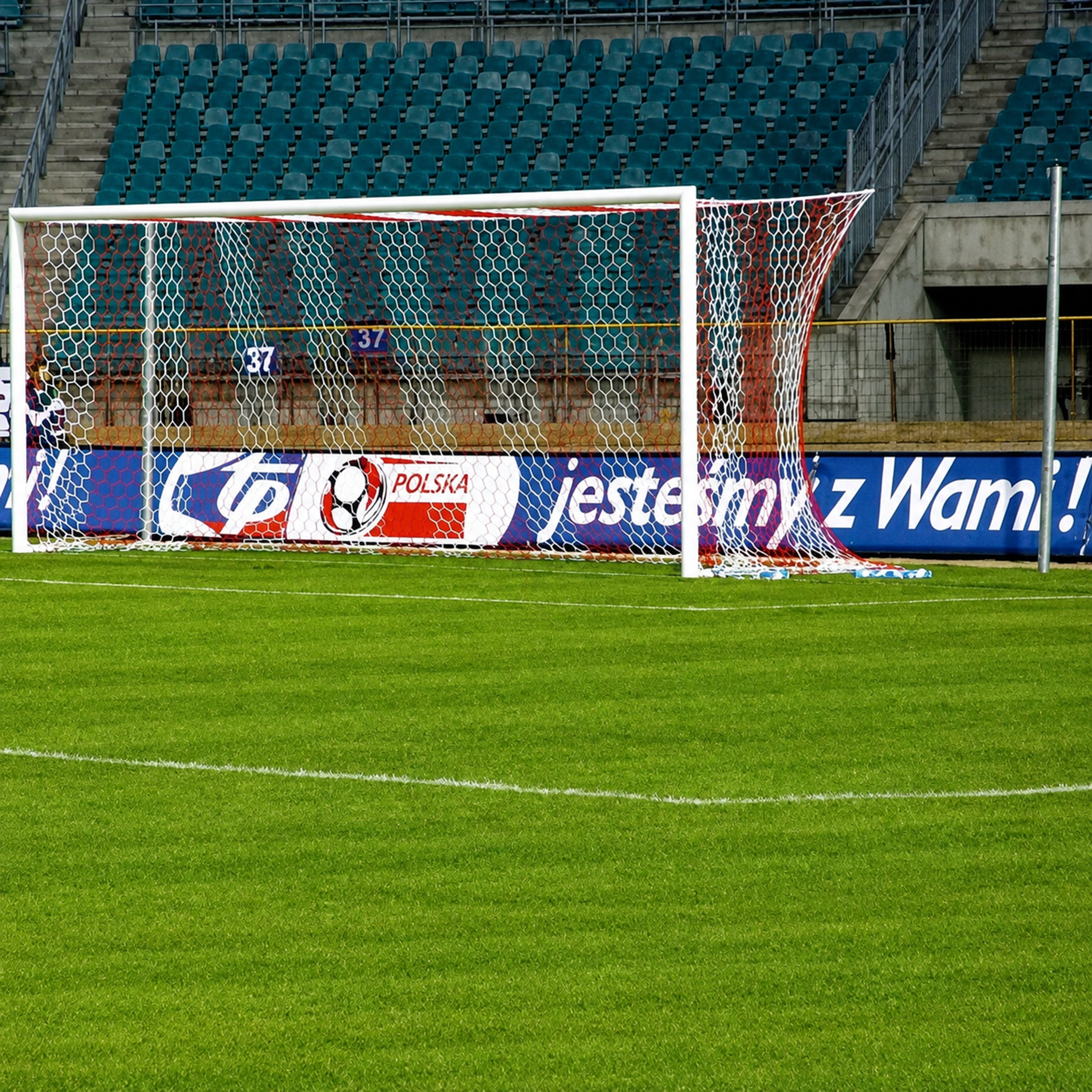 Football goal aluminium - 7.32m x 2.44m with net and lifting system
