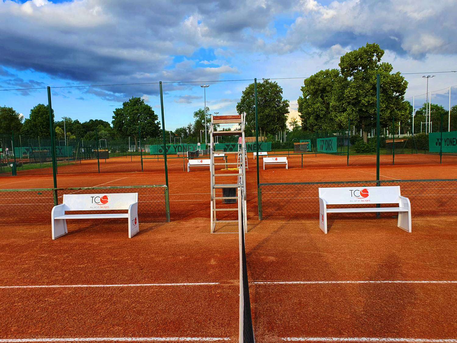 Tennis Benches