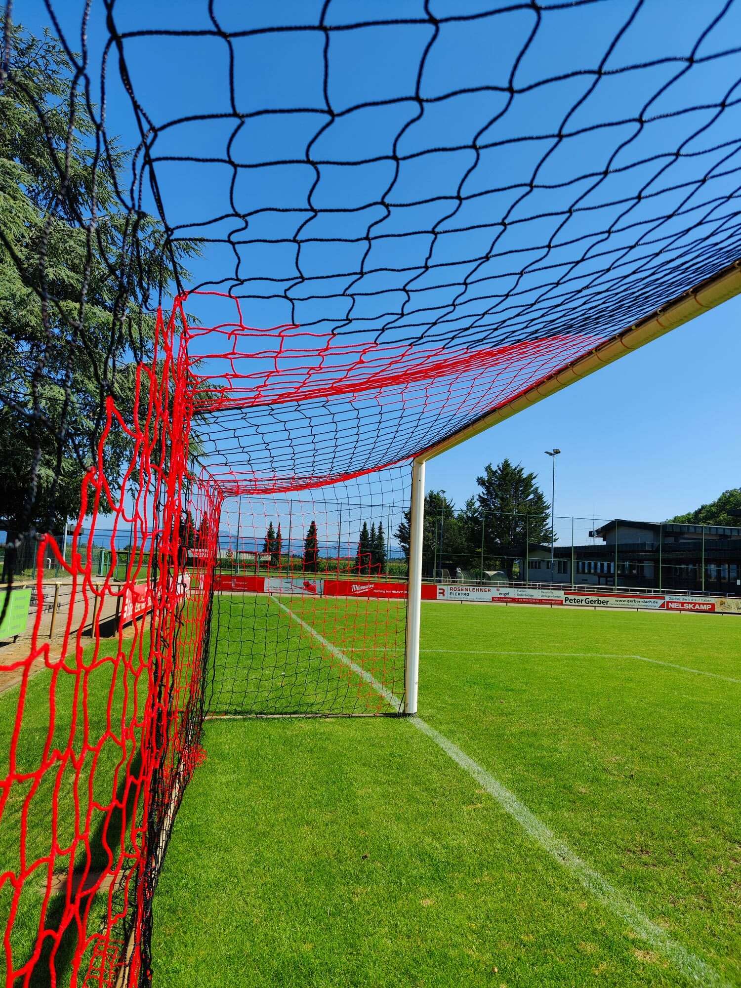 Image du produit : Stadium football net in two colours 4mm - Black/Red (single)