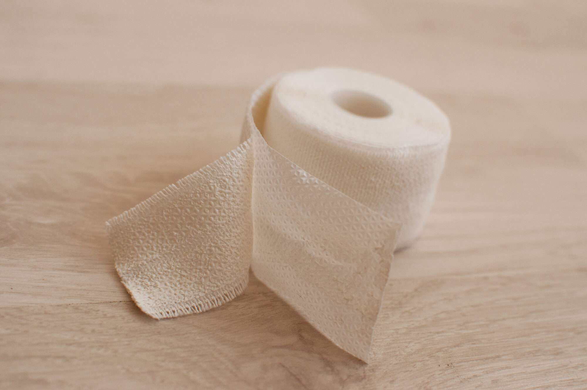 Image du produit : ELASTIC AND ADHESIVE BANDAGE 3cm x 2.5m