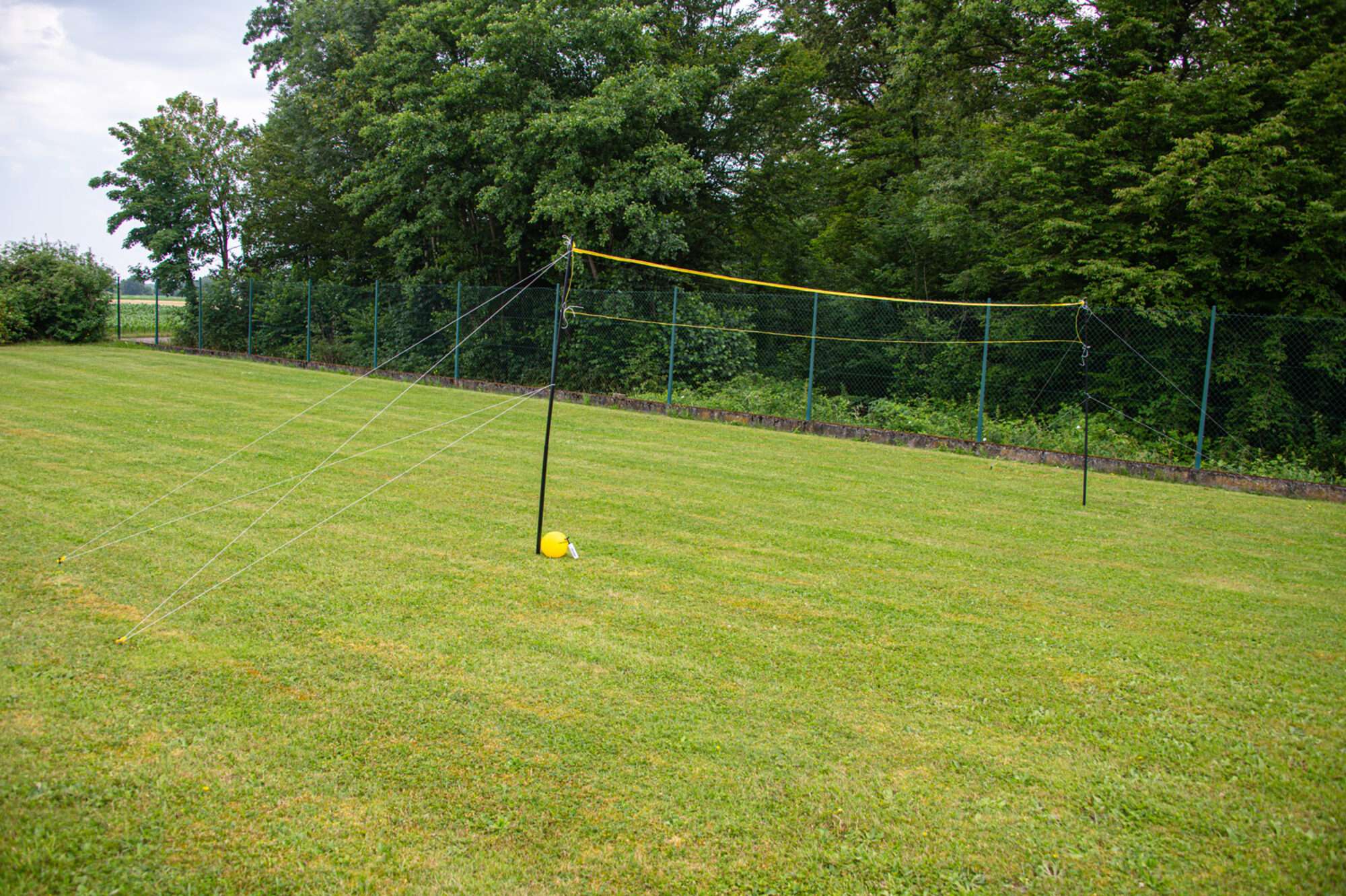 Image du produit : Volleyball set 6m - With posts, net, ball and pump