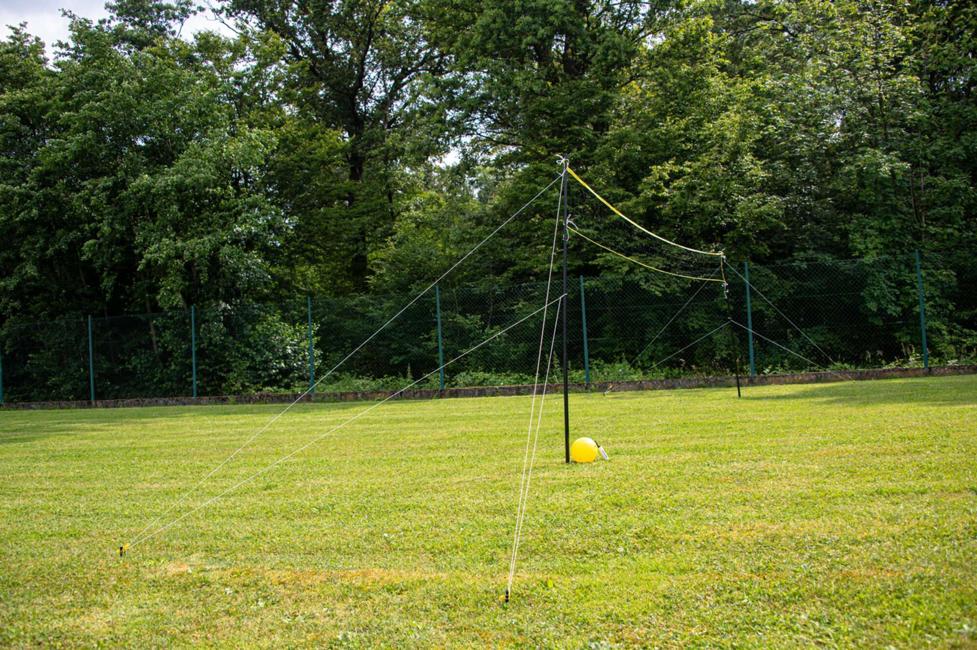 Image du produit : Volleyball set 6m - With posts, net, ball and pump